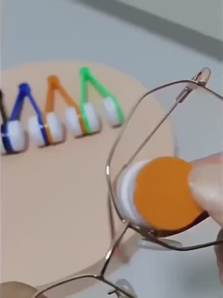 5pcs Eyeglass Cleaning Brush And Cloth Set (Includes 2pcs Random Color Cleaning Brushes And 3pcs Random Color Cleaning Cloths), Fashionable, Portable Eyeglass Wiping, Non-Scratch Lens Cleaning Clip, Stain Removal, Perfect Gift for Glasses